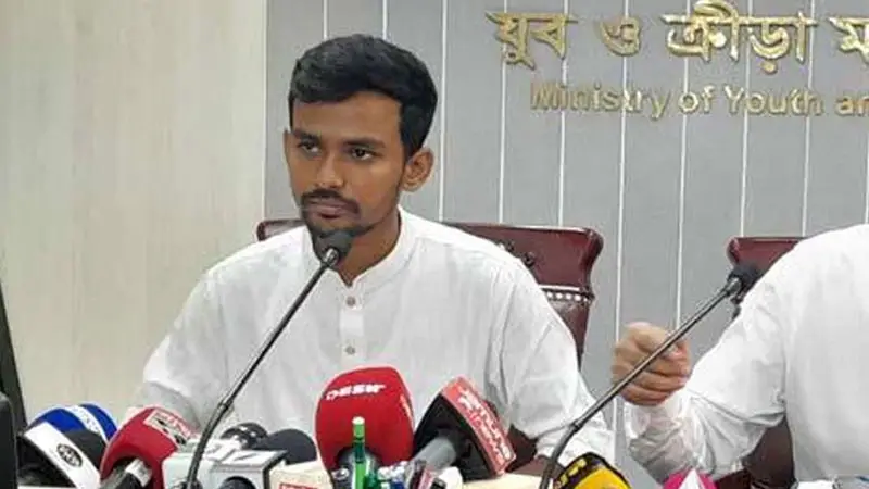 বৈদ্যুতিক বাস চলবে ঢাকায় : উপদেষ্টা আসিফ