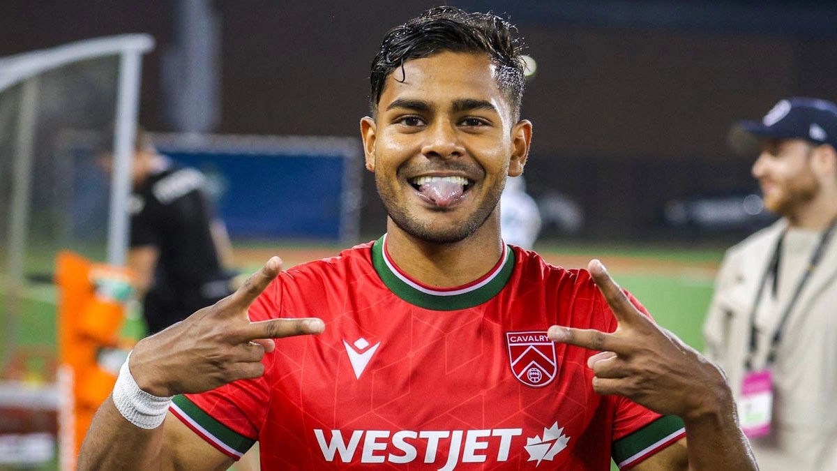 অবশেষে সামিত সোম হাতে পেলেন বাংলাদেশি পাসপোর্ট
