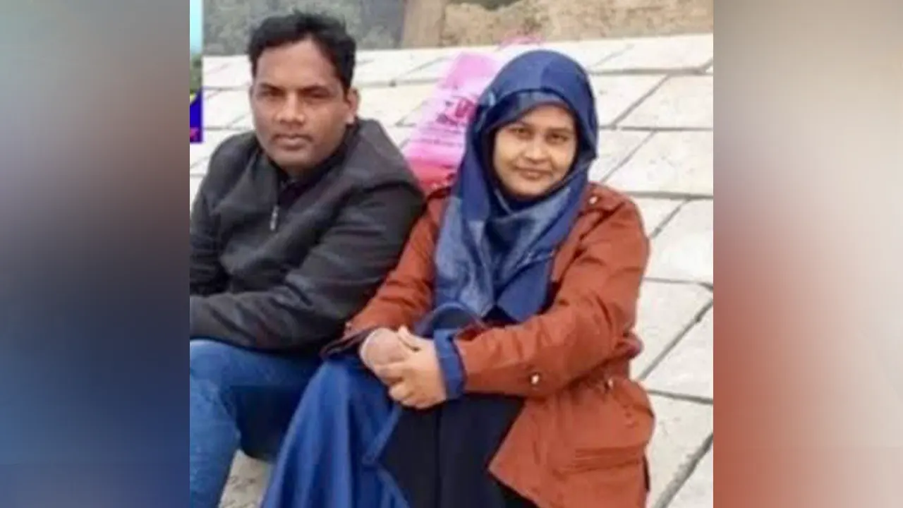 এক পুলিশের স্ত্রীর প্রাণ গেল মোটরসাইকেল থেকে ছিটকে পড়ে