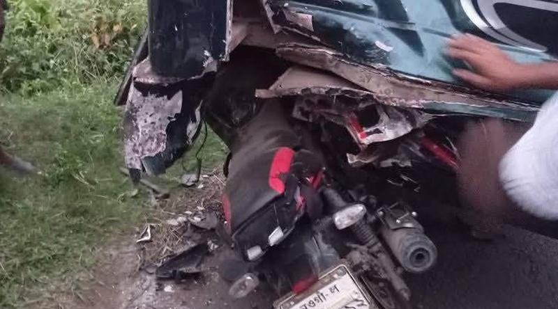এবার মোটরসাইকেলের ধাক্কা দাঁড়িয়ে থাকা বাসে, নিহত ২