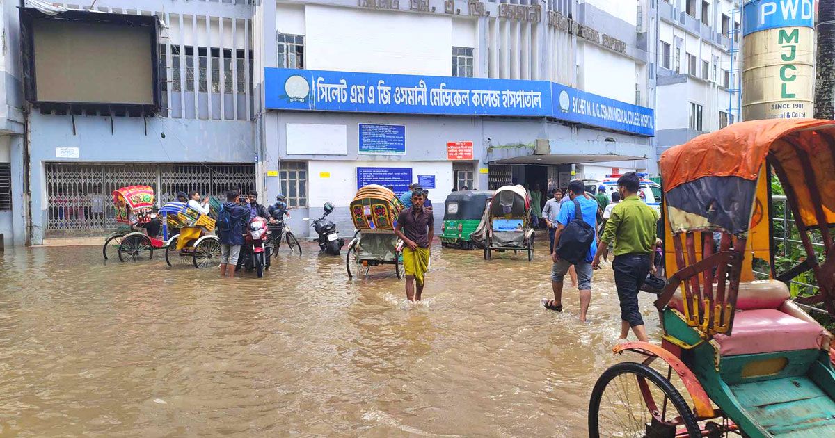 সিলেট ওসমানী মেডিকেল কলেজ ডুবল টানা বৃষ্টিতে